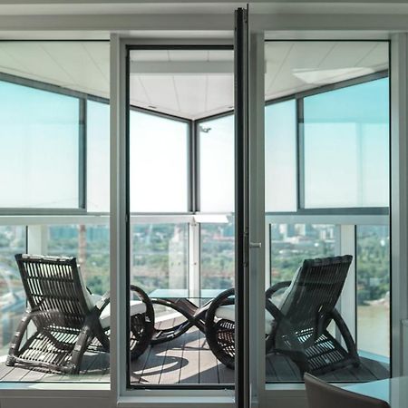 Voir Apartment Братислава Екстериор снимка
