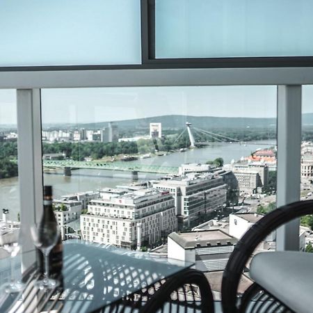 Voir Apartment Братислава Екстериор снимка