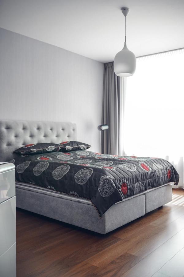 Voir Apartment Братислава Екстериор снимка
