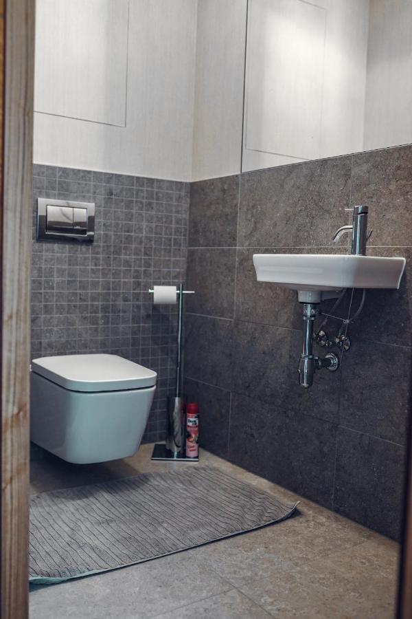 Voir Apartment Братислава Екстериор снимка