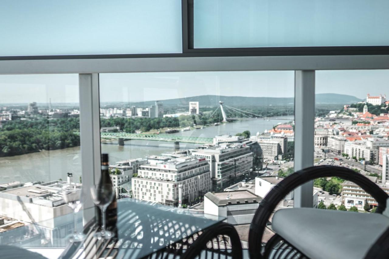 Voir Apartment Братислава Екстериор снимка