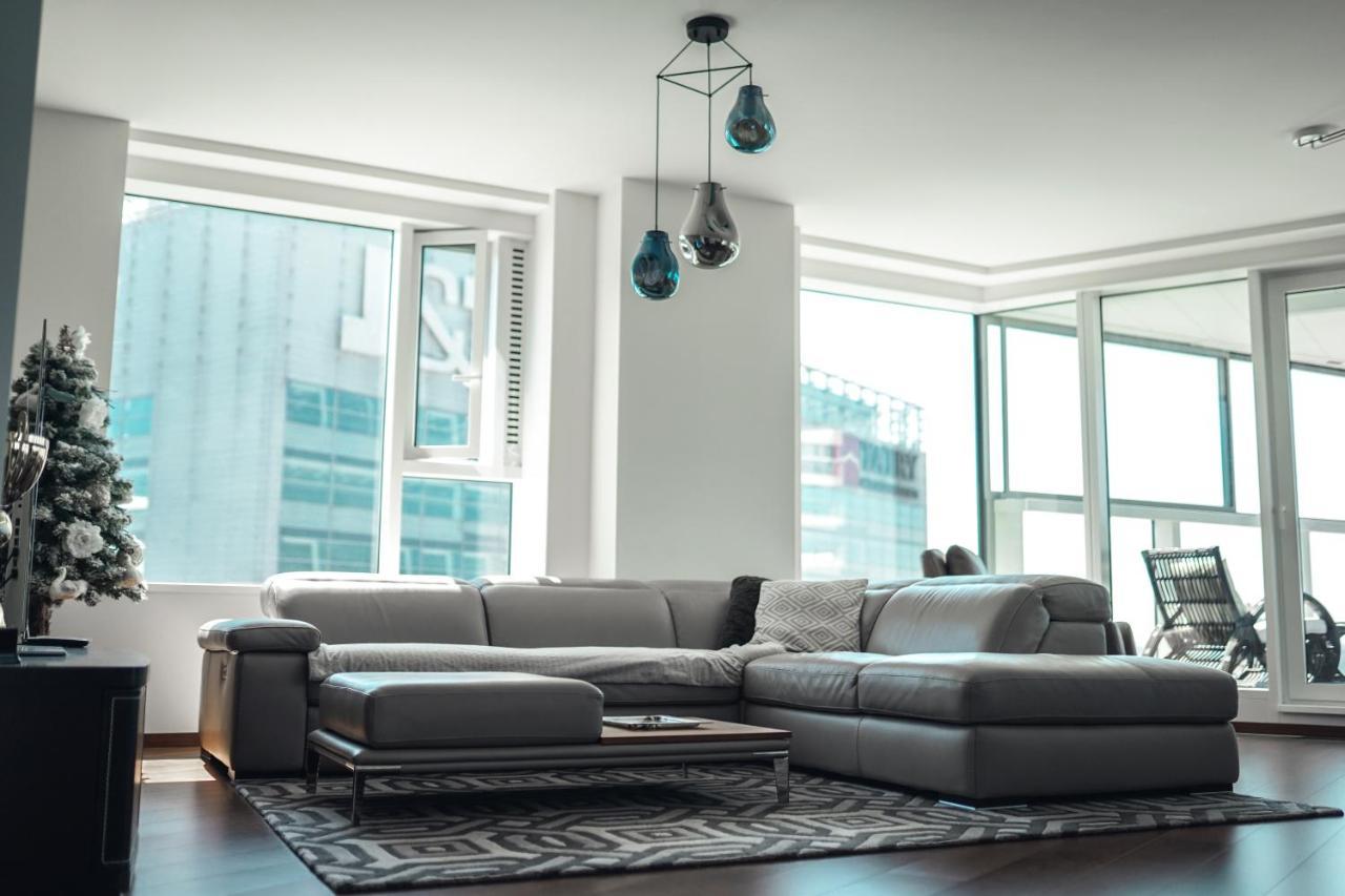 Voir Apartment Братислава Екстериор снимка