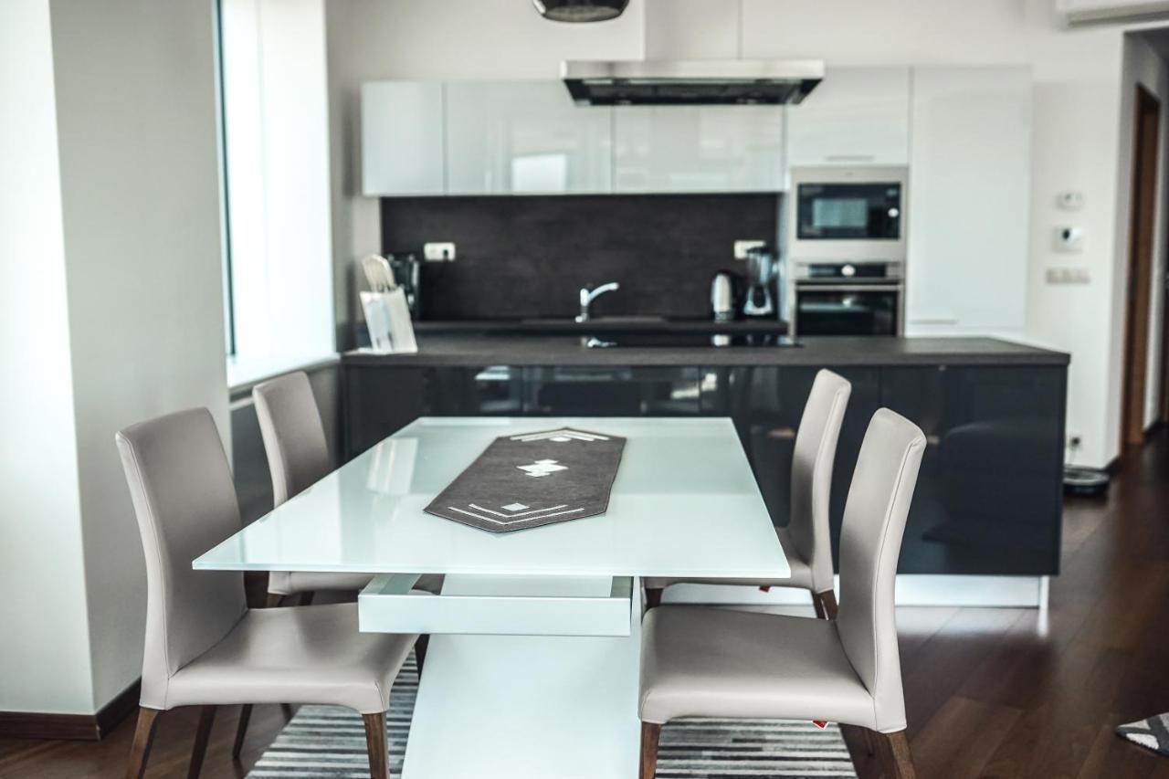 Voir Apartment Братислава Екстериор снимка